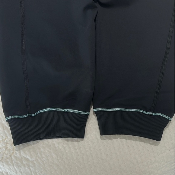 Lululemon Women’s Crop Pants- Size 8 - Picture 7 of 9